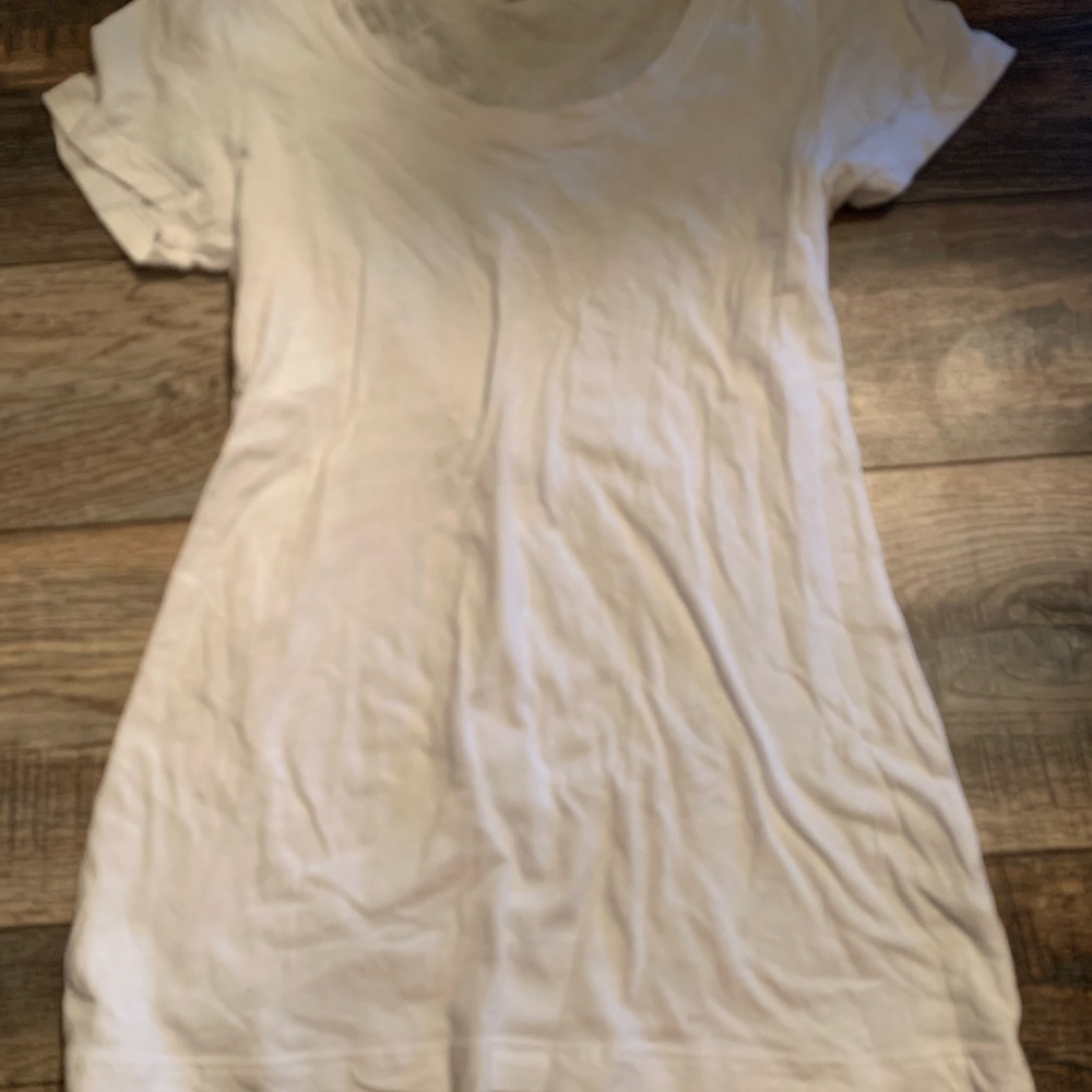 White tee shirt